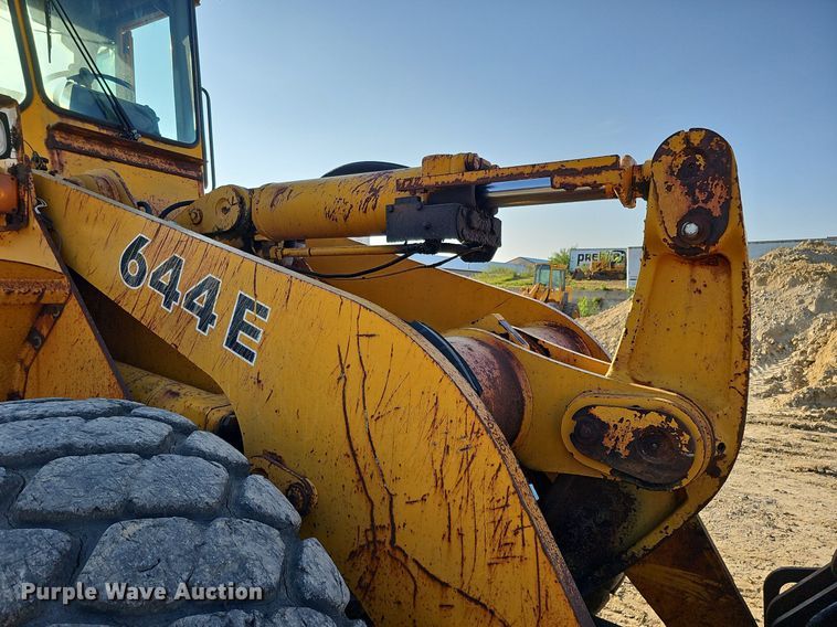 image for item DQ0168 1990 John Deere 644E  wheel loader
