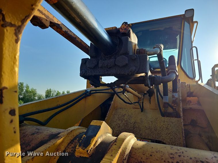 image for item DQ0168 1990 John Deere 644E  wheel loader