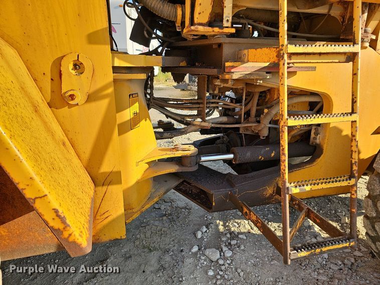 image for item DQ0168 1990 John Deere 644E  wheel loader