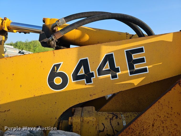 image for item DQ0168 1990 John Deere 644E  wheel loader