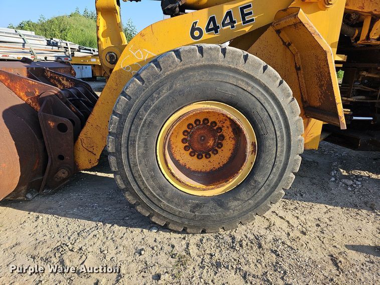 image for item DQ0168 1990 John Deere 644E  wheel loader