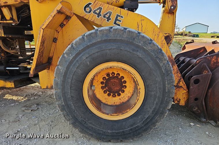 image for item DQ0168 1990 John Deere 644E  wheel loader