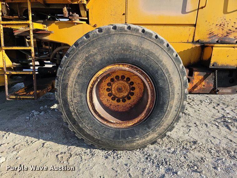 image for item DQ0168 1990 John Deere 644E  wheel loader