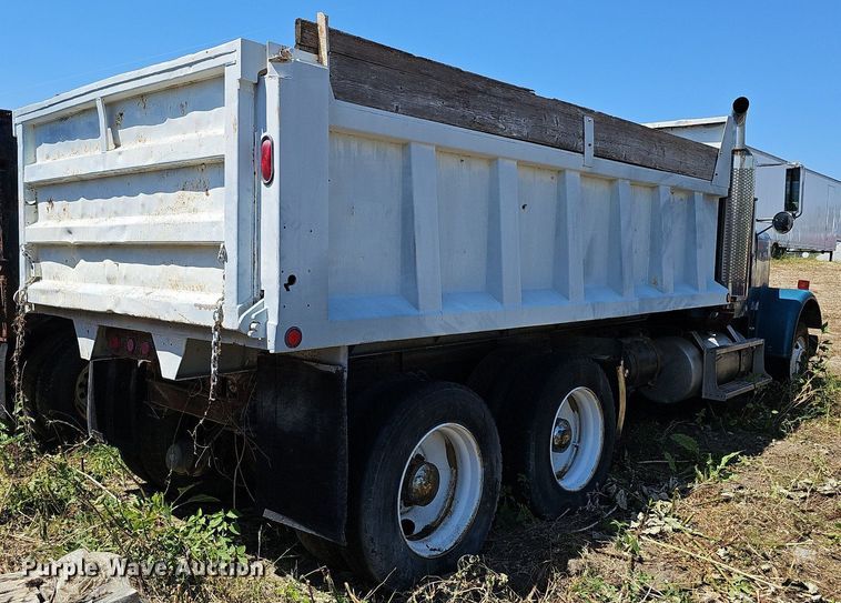 image for item DQ0174 1986 Freightliner FLC  dump truck