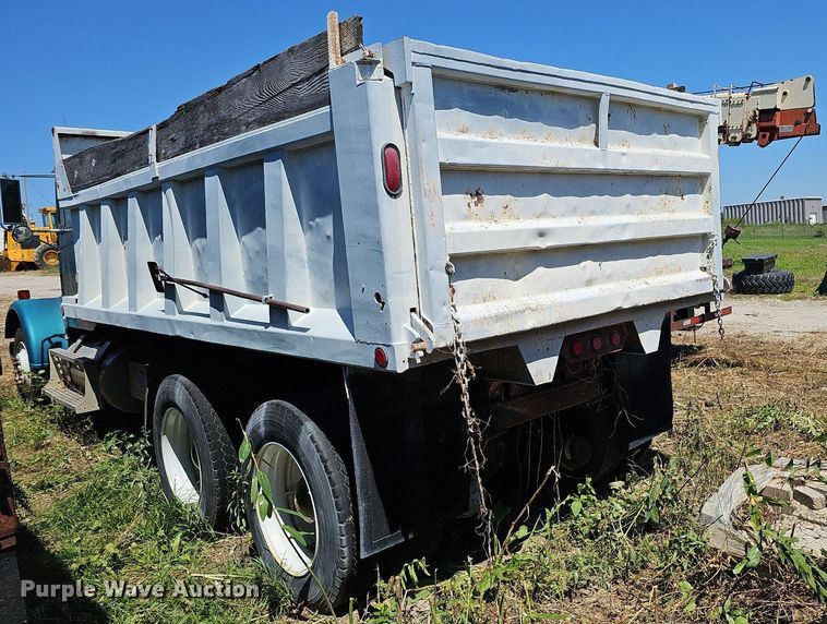 image for item DQ0174 1986 Freightliner FLC  dump truck