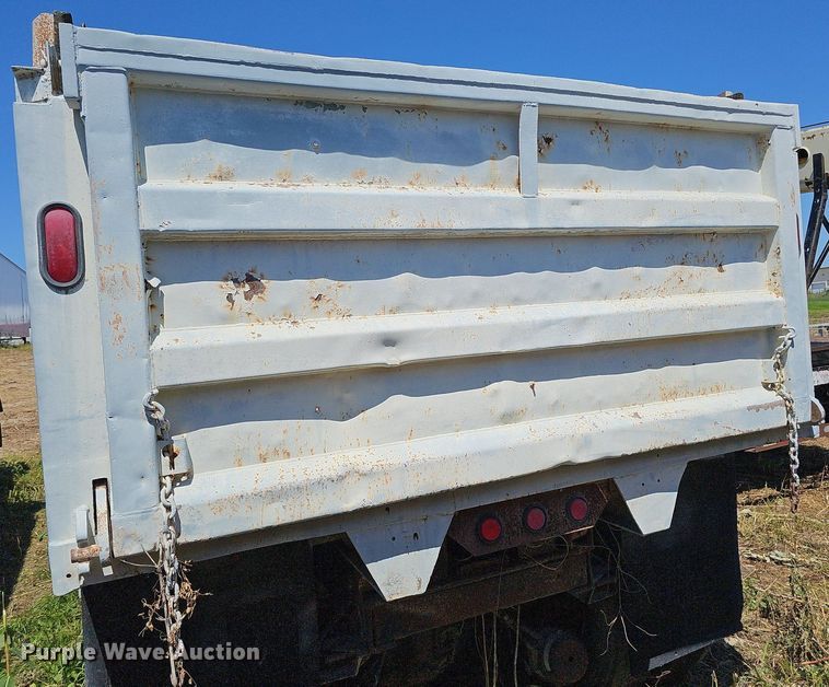 image for item DQ0174 1986 Freightliner FLC  dump truck