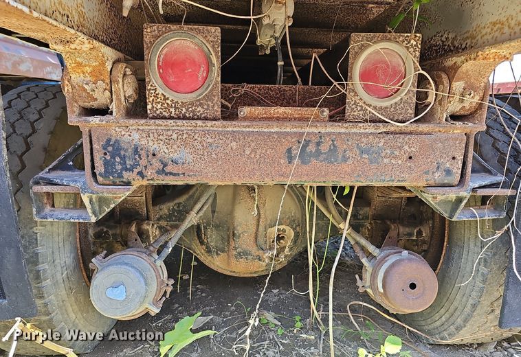 image for item DQ0174 1986 Freightliner FLC  dump truck