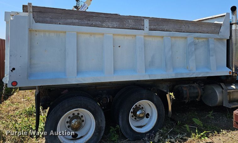 image for item DQ0174 1986 Freightliner FLC  dump truck