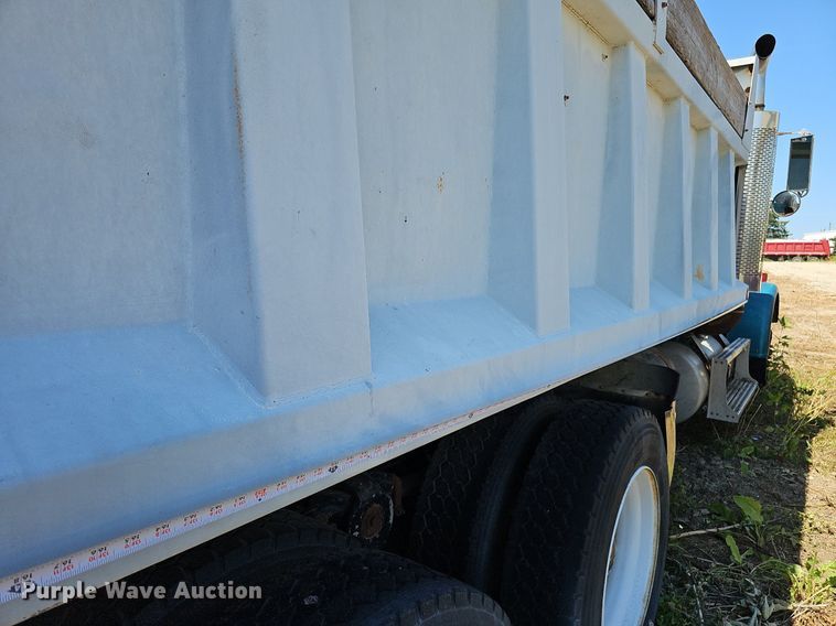 image for item DQ0174 1986 Freightliner FLC  dump truck