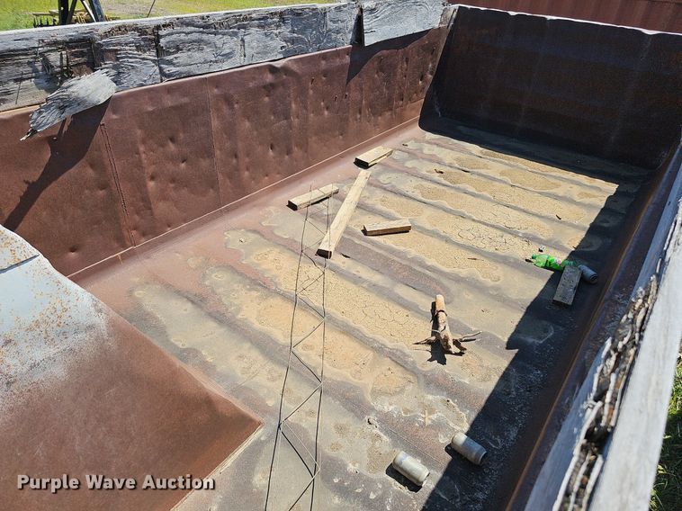 image for item DQ0174 1986 Freightliner FLC  dump truck