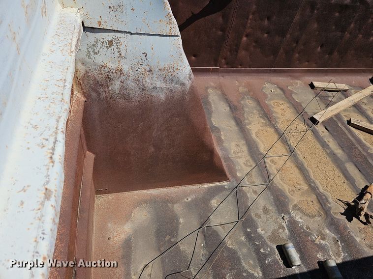 image for item DQ0174 1986 Freightliner FLC  dump truck