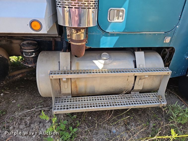 image for item DQ0174 1986 Freightliner FLC  dump truck