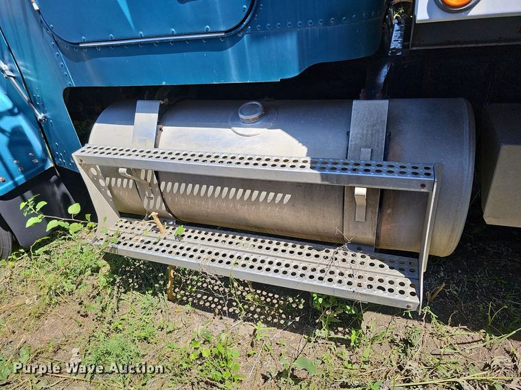 image for item DQ0174 1986 Freightliner FLC  dump truck