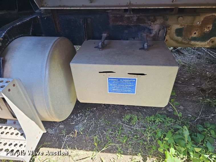 image for item DQ0174 1986 Freightliner FLC  dump truck