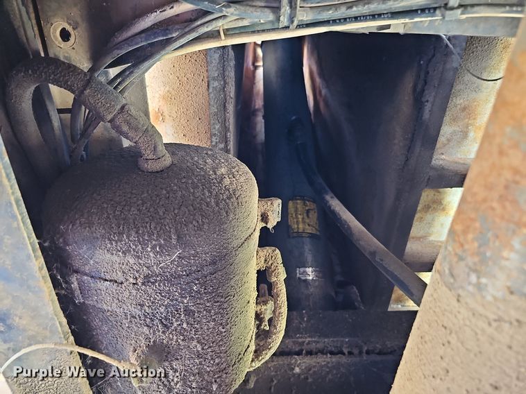 image for item DQ0174 1986 Freightliner FLC  dump truck