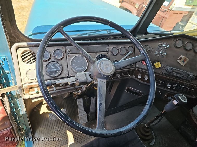 image for item DQ0174 1986 Freightliner FLC  dump truck