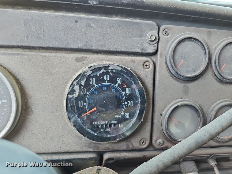 image for item DQ0174 1986 Freightliner FLC  dump truck