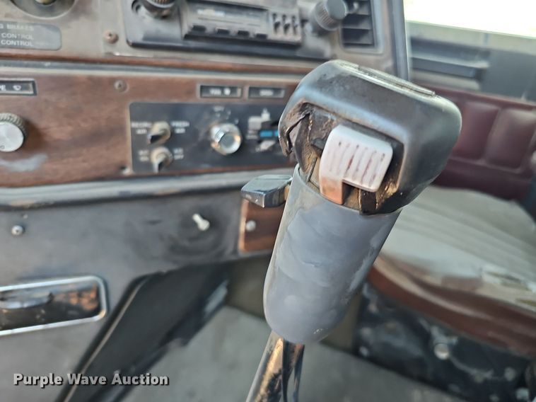 image for item DQ0174 1986 Freightliner FLC  dump truck