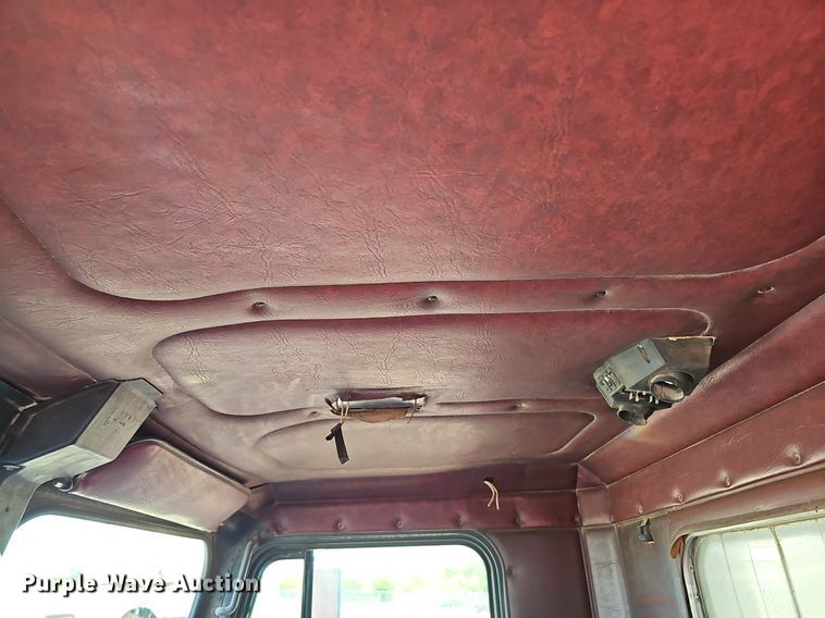 image for item DQ0174 1986 Freightliner FLC  dump truck