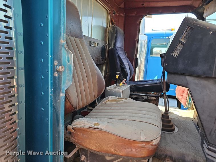 image for item DQ0174 1986 Freightliner FLC  dump truck