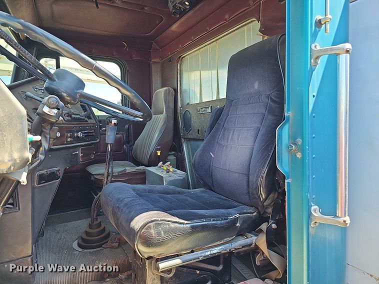 image for item DQ0174 1986 Freightliner FLC  dump truck