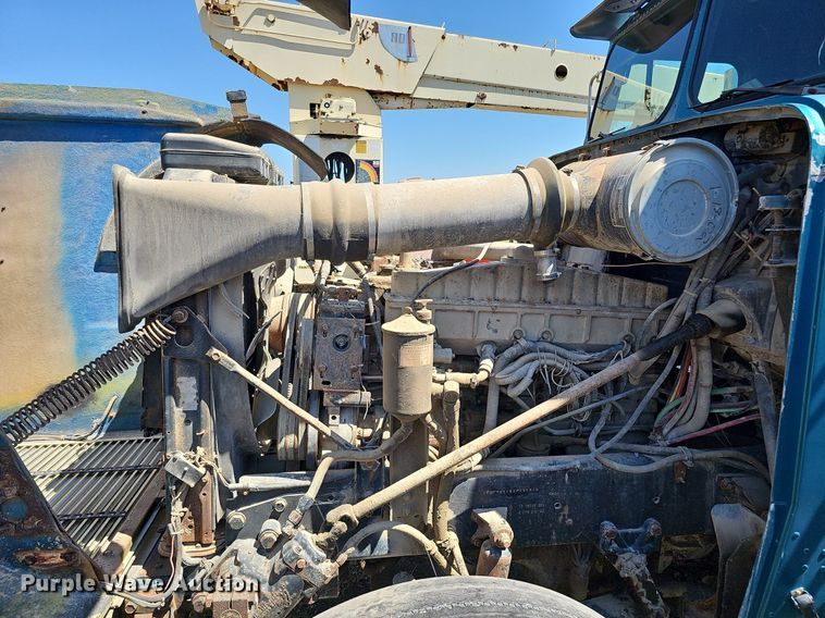 image for item DQ0174 1986 Freightliner FLC  dump truck