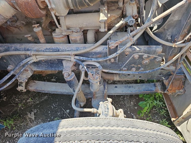 image for item DQ0174 1986 Freightliner FLC  dump truck