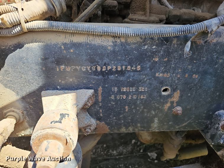 image for item DQ0174 1986 Freightliner FLC  dump truck