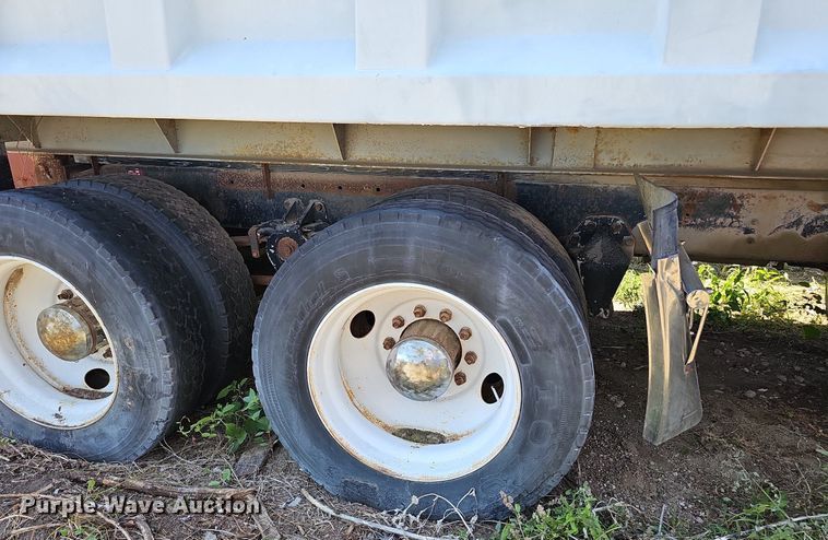 image for item DQ0174 1986 Freightliner FLC  dump truck