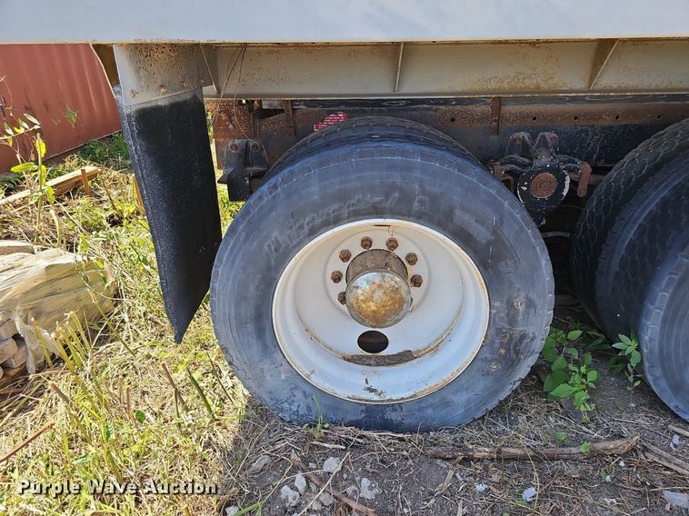 image for item DQ0174 1986 Freightliner FLC  dump truck