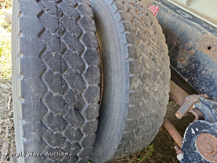 image for item DQ0174 1986 Freightliner FLC  dump truck