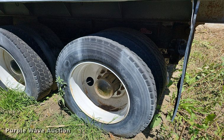 image for item DQ0174 1986 Freightliner FLC  dump truck