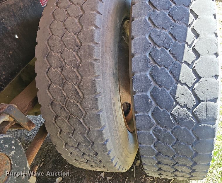 image for item DQ0174 1986 Freightliner FLC  dump truck