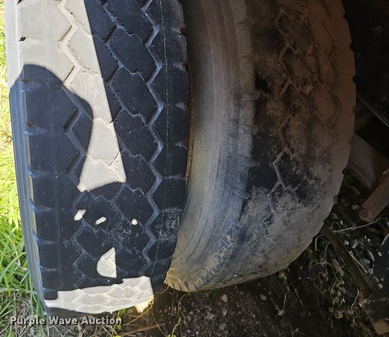 image for item DQ0174 1986 Freightliner FLC  dump truck