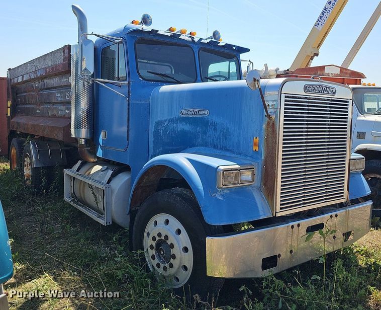 image for item DQ0175 1985 Freightliner FLC  dump truck