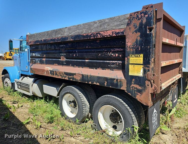 image for item DQ0175 1985 Freightliner FLC  dump truck