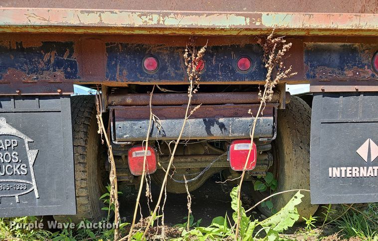 image for item DQ0175 1985 Freightliner FLC  dump truck