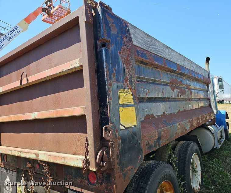 image for item DQ0175 1985 Freightliner FLC  dump truck