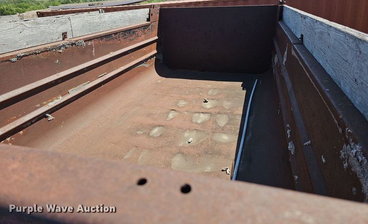 image for item DQ0175 1985 Freightliner FLC  dump truck