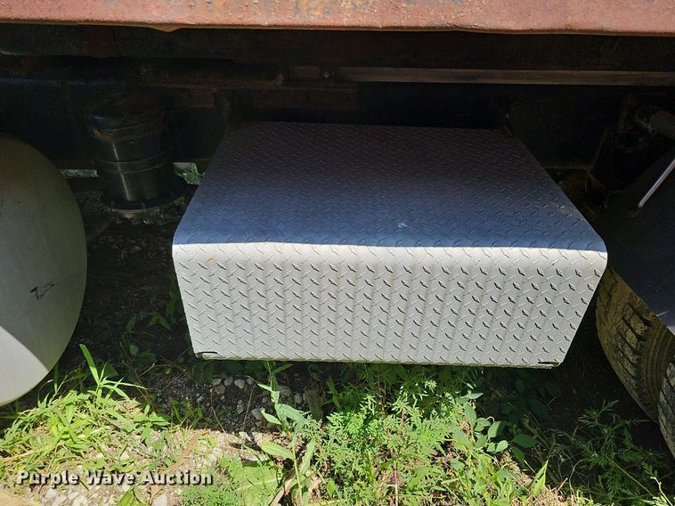 image for item DQ0175 1985 Freightliner FLC  dump truck