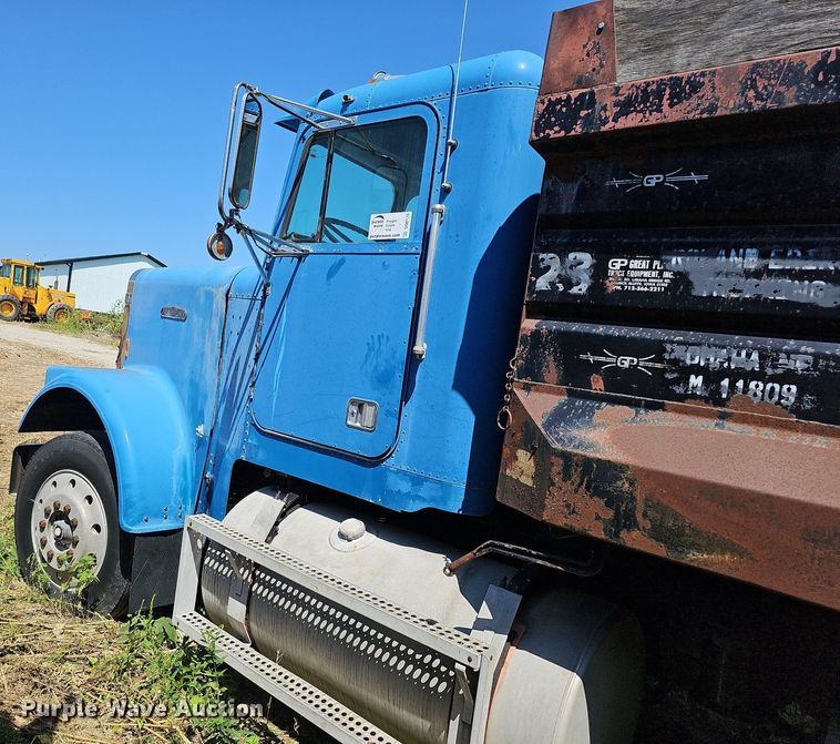 image for item DQ0175 1985 Freightliner FLC  dump truck