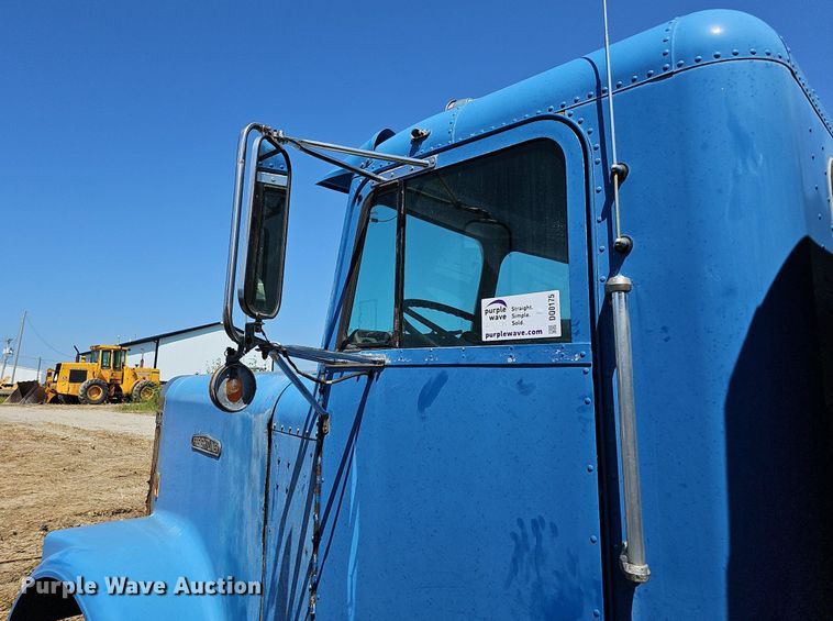 image for item DQ0175 1985 Freightliner FLC  dump truck