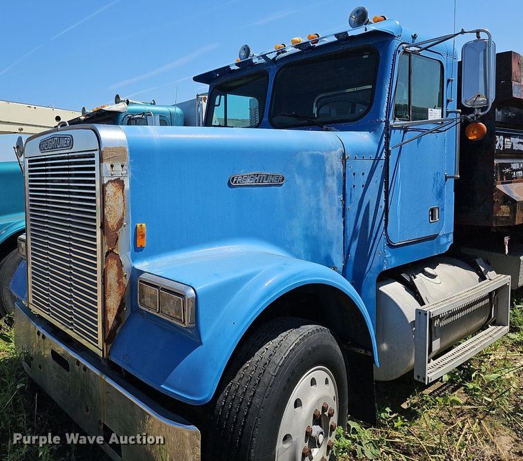 image for item DQ0175 1985 Freightliner FLC  dump truck