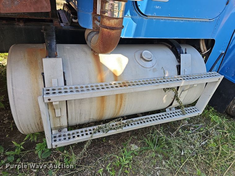 image for item DQ0175 1985 Freightliner FLC  dump truck