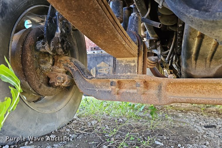 image for item DQ0175 1985 Freightliner FLC  dump truck