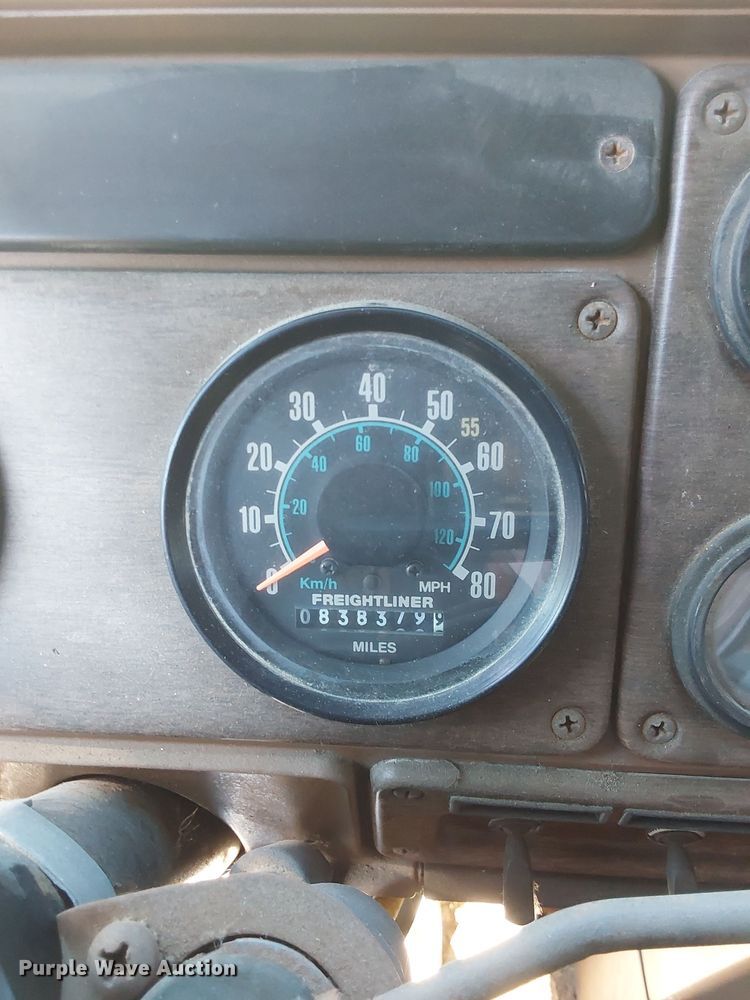 image for item DQ0175 1985 Freightliner FLC  dump truck