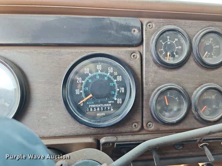 image for item DQ0175 1985 Freightliner FLC  dump truck