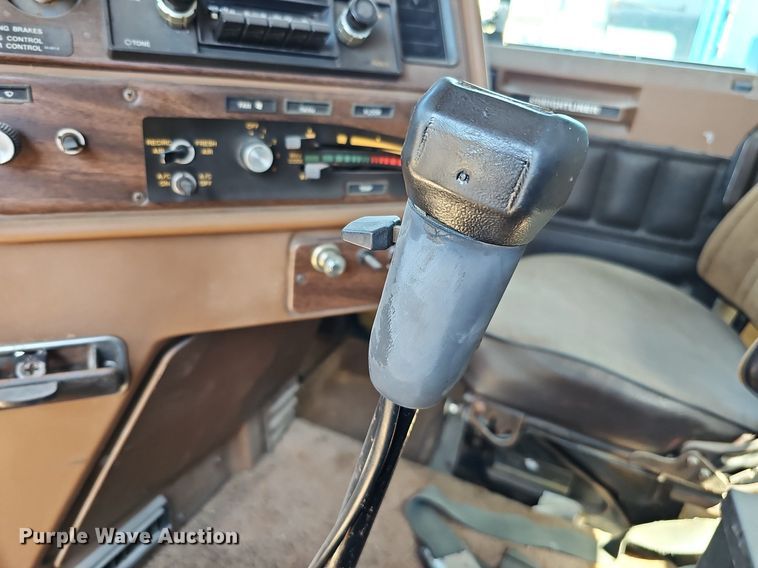 image for item DQ0175 1985 Freightliner FLC  dump truck