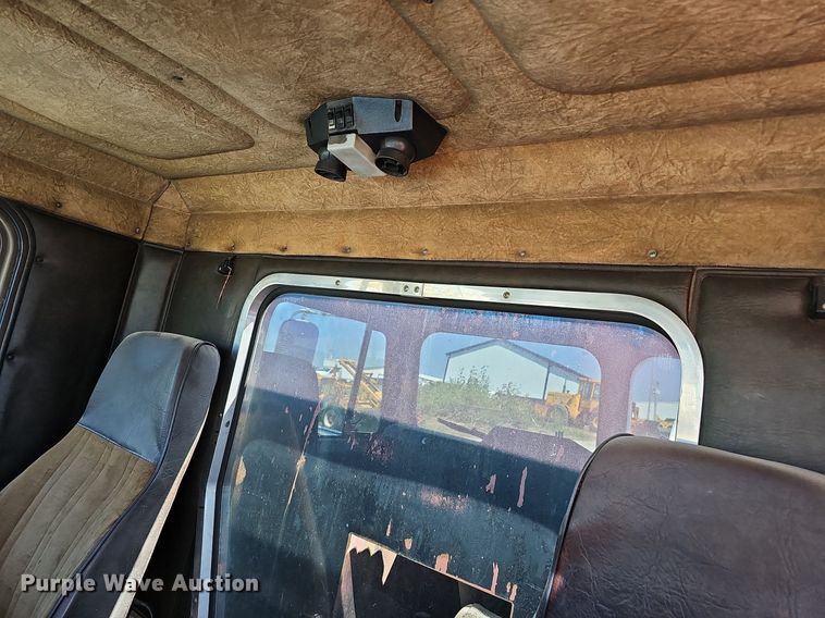 image for item DQ0175 1985 Freightliner FLC  dump truck