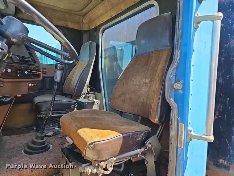 image for item DQ0175 1985 Freightliner FLC  dump truck